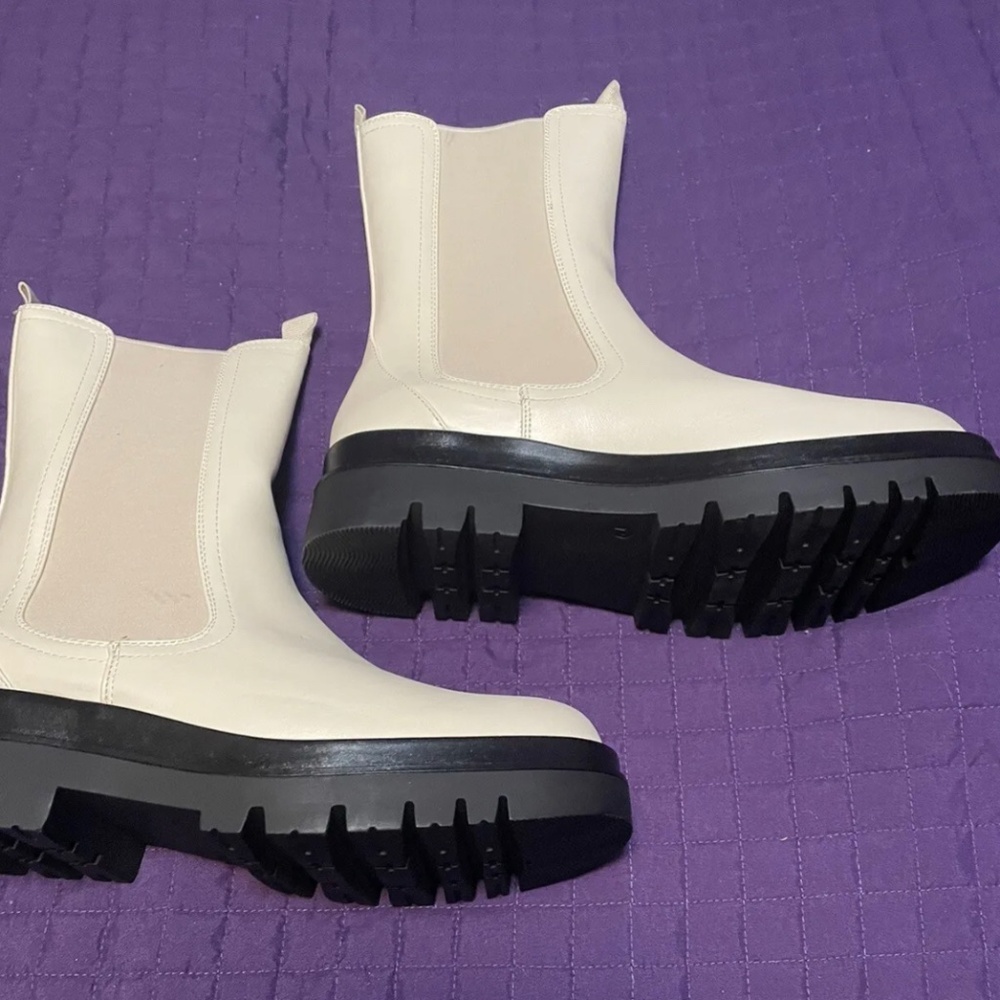 White Just Fab Boots Ladies Size 12 New